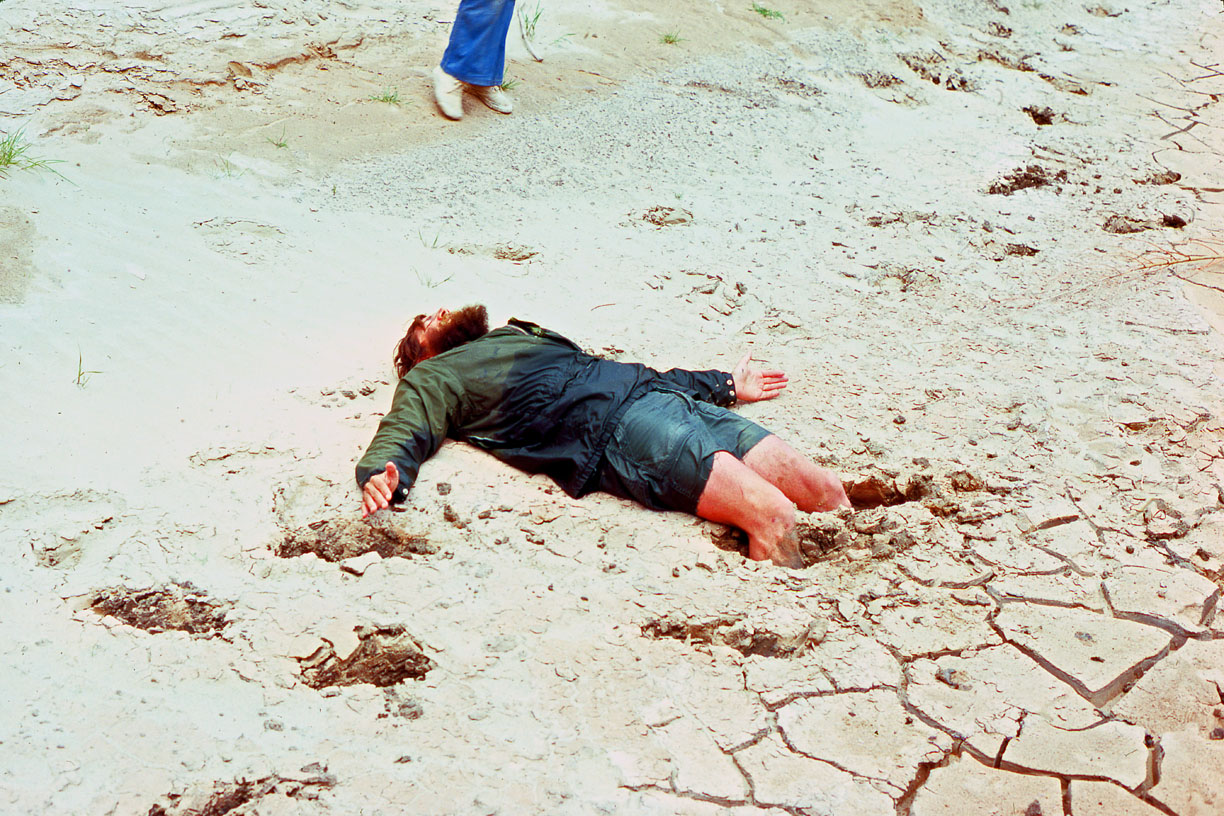 What is Quicksand ? Why It Traps, How to Escape? Just move on..!